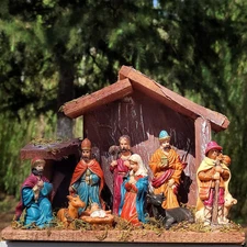 Christmas Nativity Set Figurines for Nativity scene with Wooden and Moss Stable