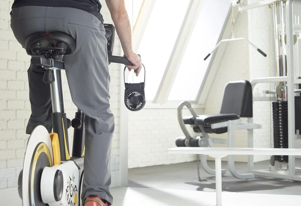 Ventilador personal Honeywell HTF090B Turbo on the Go, negro - pequeño, ventilador portátil Foto 3 de 4