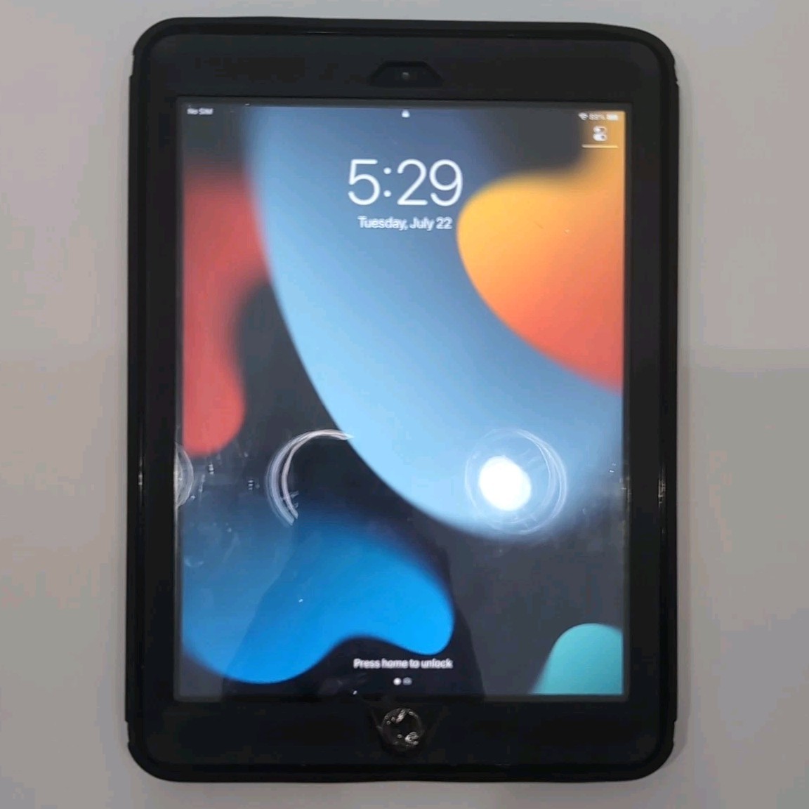 Apple iPad 5th Gen A1823 32GB Wi-Fi Cellular 4G 9.7
