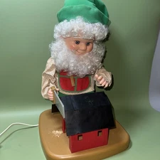 Vintage National Rennoc Santa's Best ANIMATED ELF Sawing Building Barn Toy