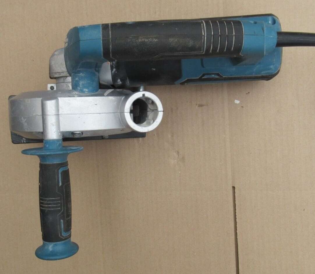Test de la rainureuse sans fil DeWALT DCG200X2-QW 54 V 9 Ah