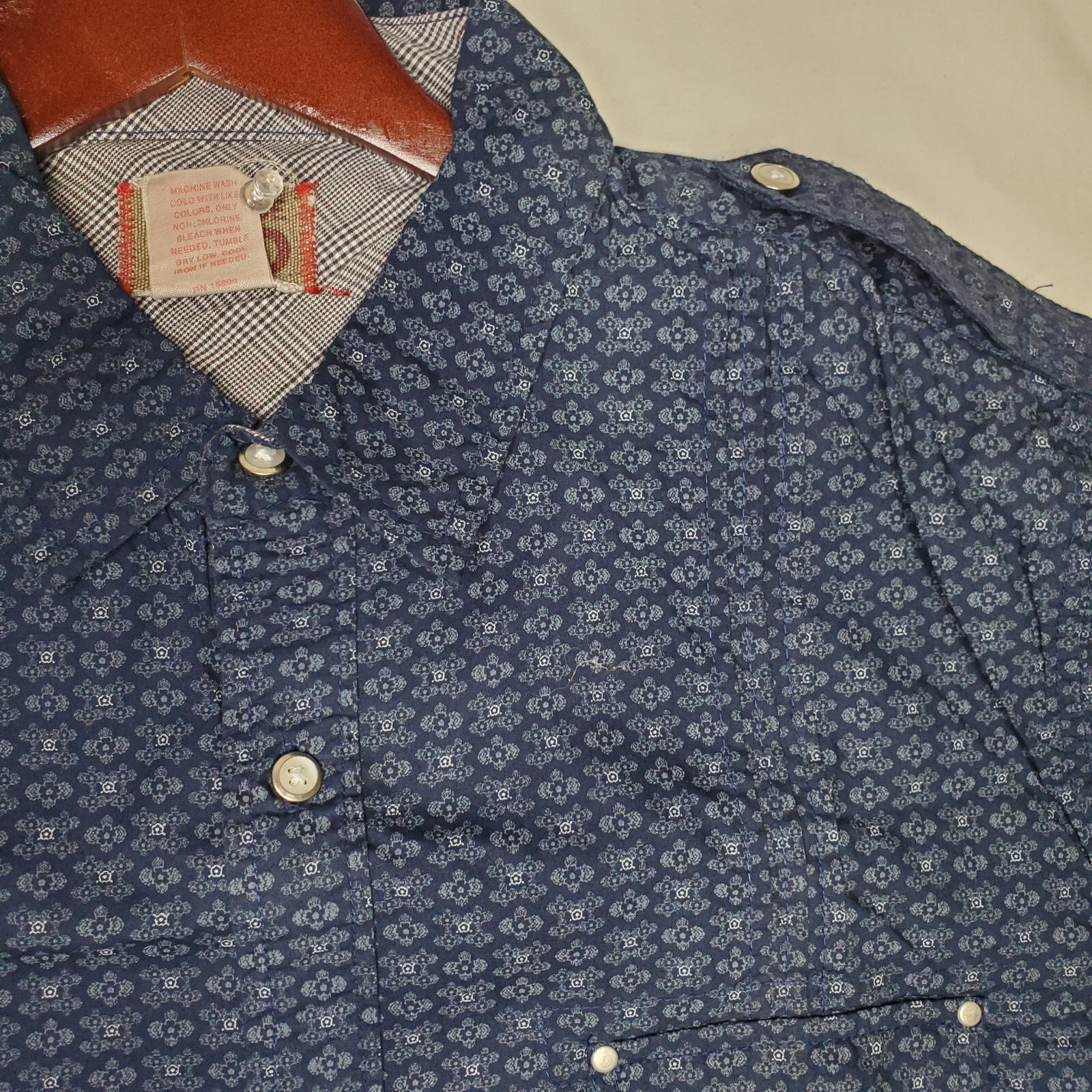 Men's Button Down long sleeve Blue  pattern contr… - image 4