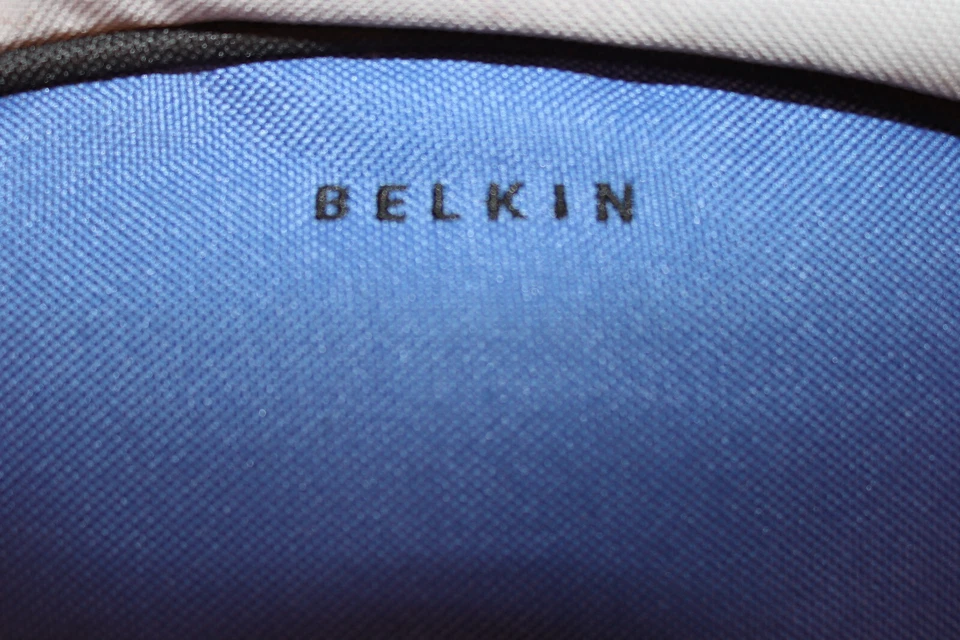 Mochila Belkin Negra Azul Beige 16x16 Área de Computadora Separada Foto 2 de 4