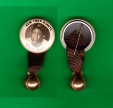 1952 STYLE Willie MAYS  1" PM10 N.Y. Giants Stadium RP PIN w/  Brass Charm