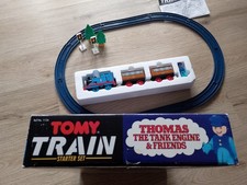 TOMY Thomas & Friends Train Starter Set Track Engine 2 Coaches 00 1:76 1134