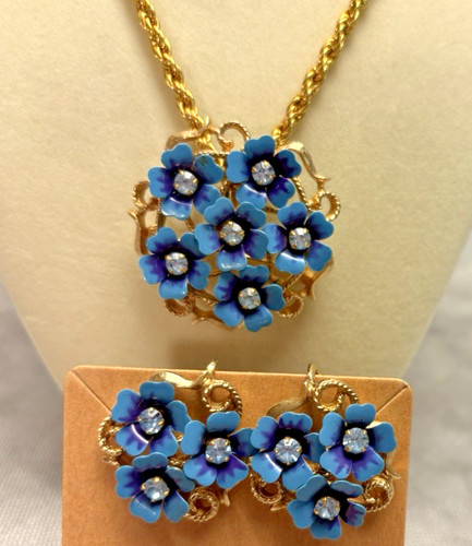 Vtg Avon Forget Me Not Flower Pendant Brooch Necklace & earrings Blue Flowers