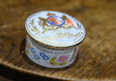 Royal Collection Queen Mother 1900-2002 Bone China Schmuckschatulle