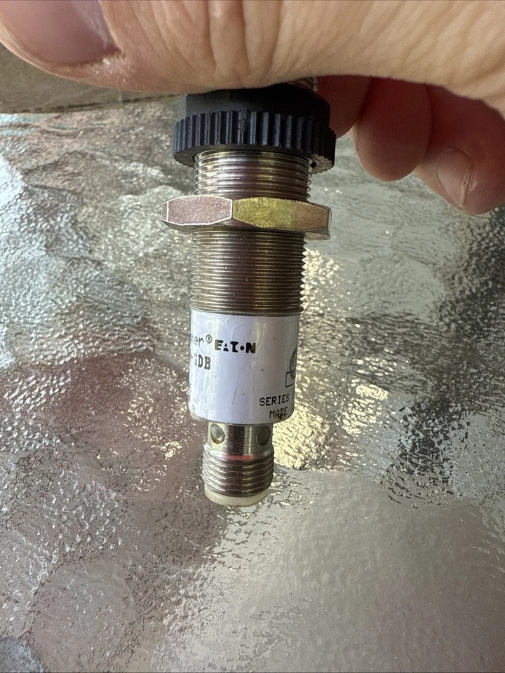 Cutler-Hammer E57-18GU08-GDB 10-30 V DC Proximity Sensor - Image 4 of 4