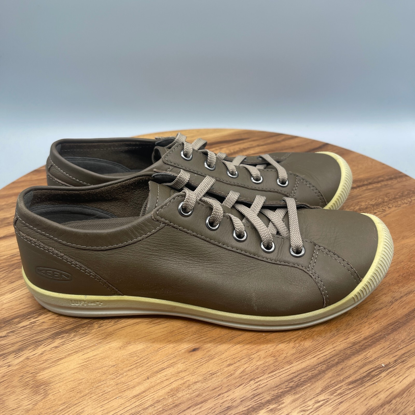 Scarpe Keen Lorelai da donna taglia 7 sneakers da passeggio in pelle marrone casual comode