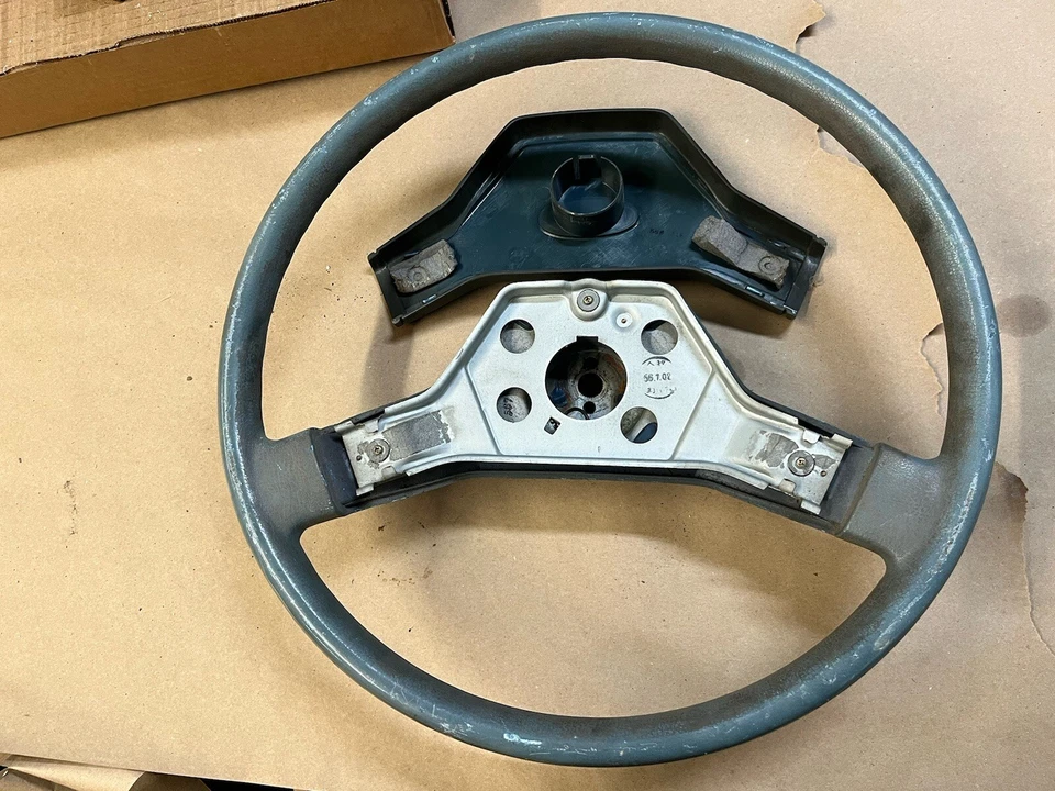 Volante Ford Courier 81 82 con hornpad OEM 1981 1982 Foto 3 de 4