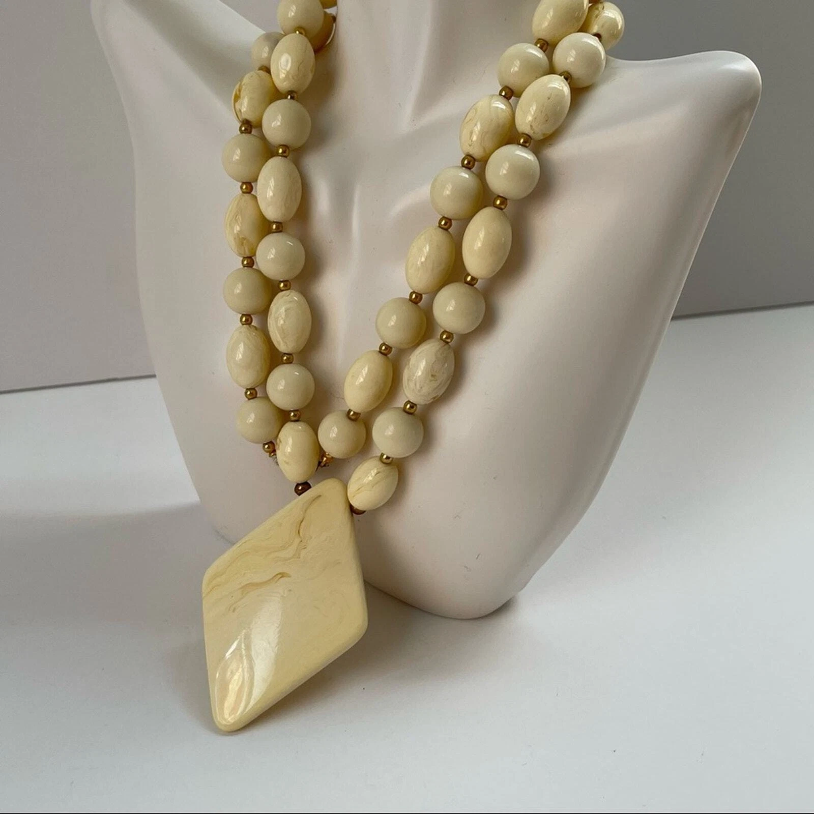 OFF WHITE Collana dichiarazione perle marmorizzate bianco sporco