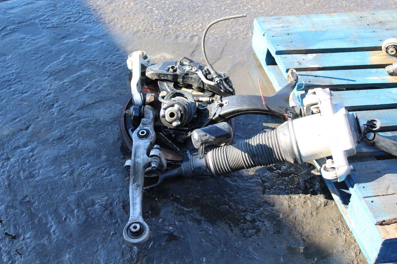 Knee Assembly BENTLEY Right 04