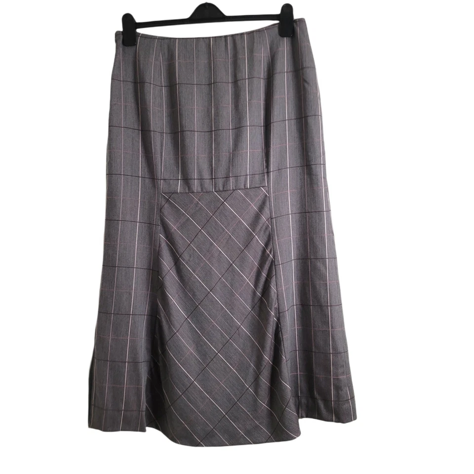 Bill Blass Long wool Stripe Plaid Grey Skirt  Lined zippered on the side size 14 - Image 2 of 4
