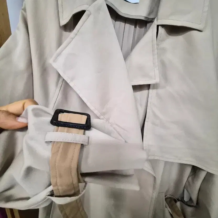 Ameri Premium Pleated Trench Coat Classic Elegant… - image 4