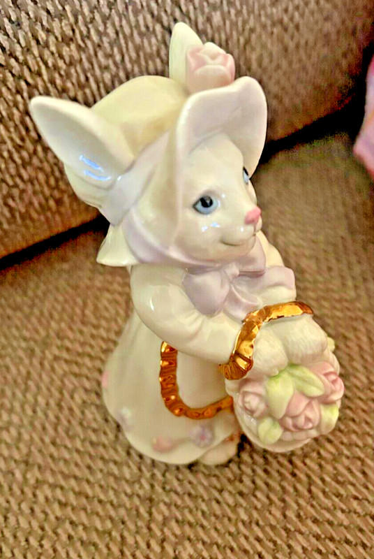 Lenox Figurine Rabbit Bunny Gold Trim 2003 Flower Basket 4.5" T