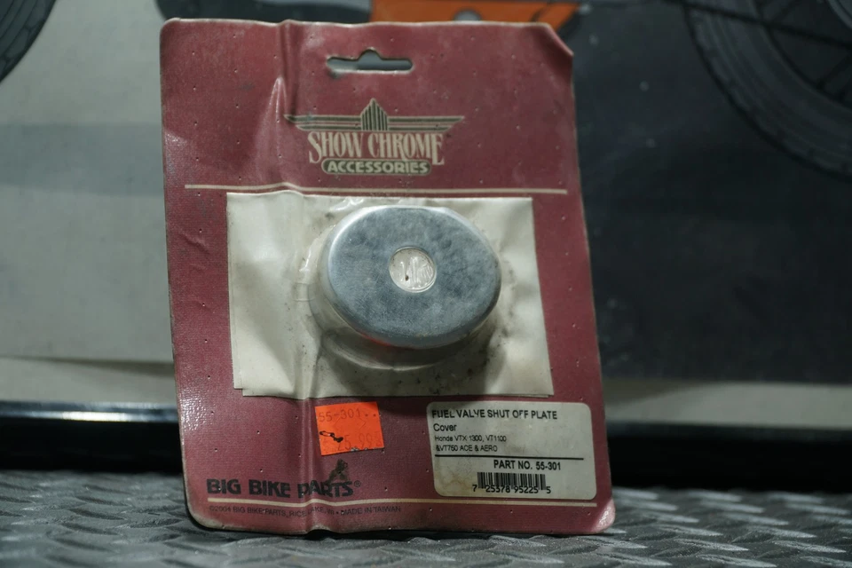 Show Chrome 55-301 хромированная крышка запорного клапана топлива — подходит для Honda Shadow VT и VTX - Изображение 2 из 4