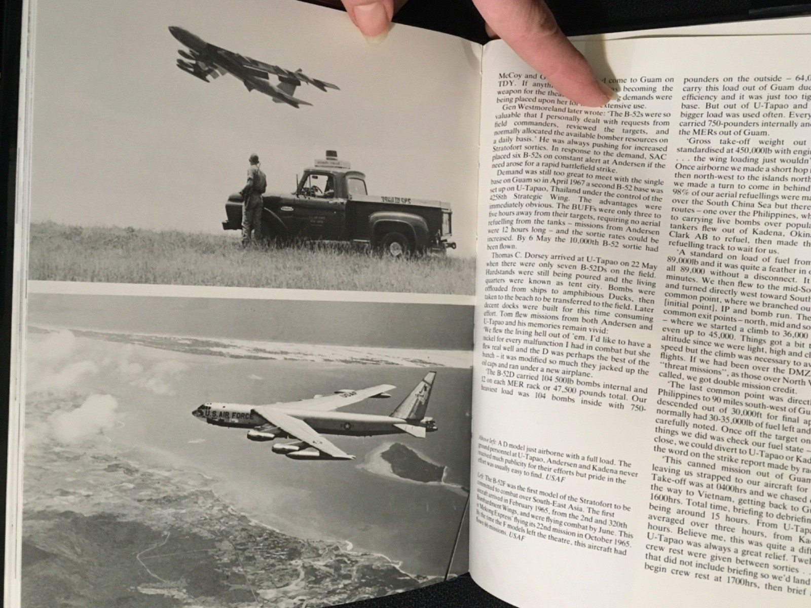 B-52 STRATOFORTRESS Military Aircraft Aviation History Specs Vintage 1981 HC/DJ