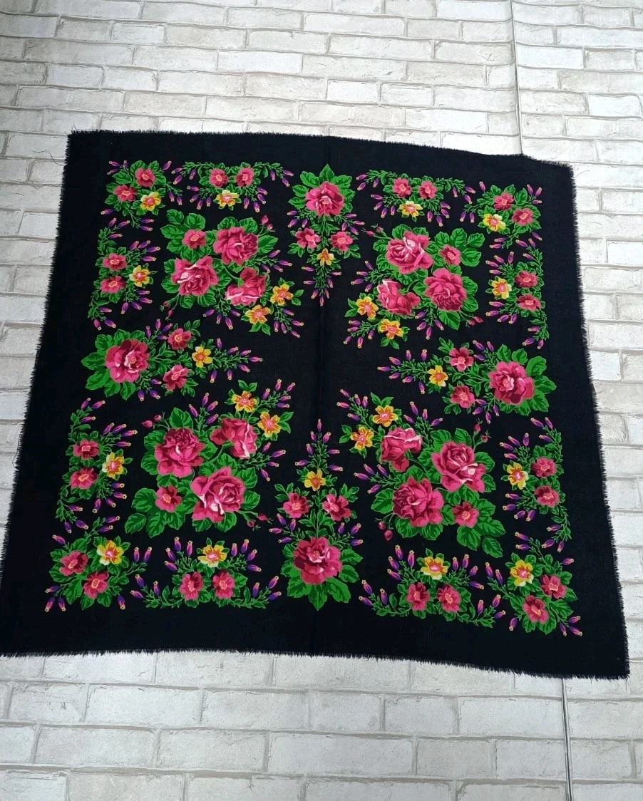 Russian vintage green scarf with USSR flowers, wool, size 95×90 cm