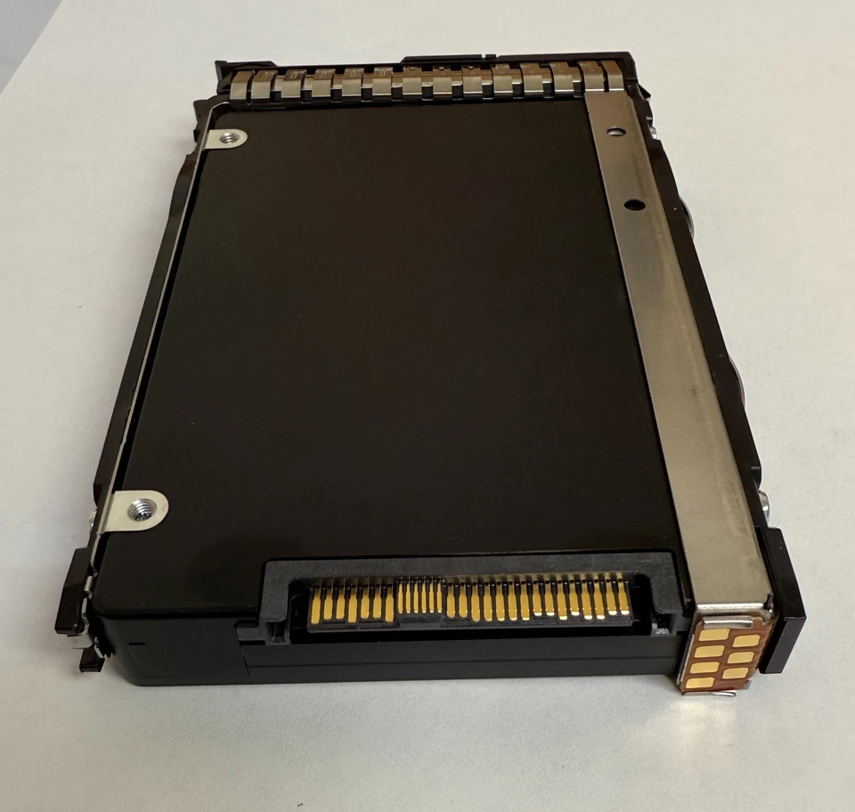 P10470-001 HPE 1.6TB NVME GEN3 MIXED USE SFF SCN U.2 SSD - Image 3 of 4