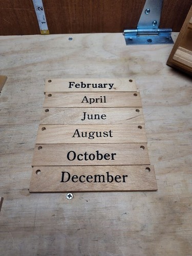 Used Vintage 1991 Wooden Wall Calendar Interchangeable Months - Days - Holidays - Picture 7 of 16