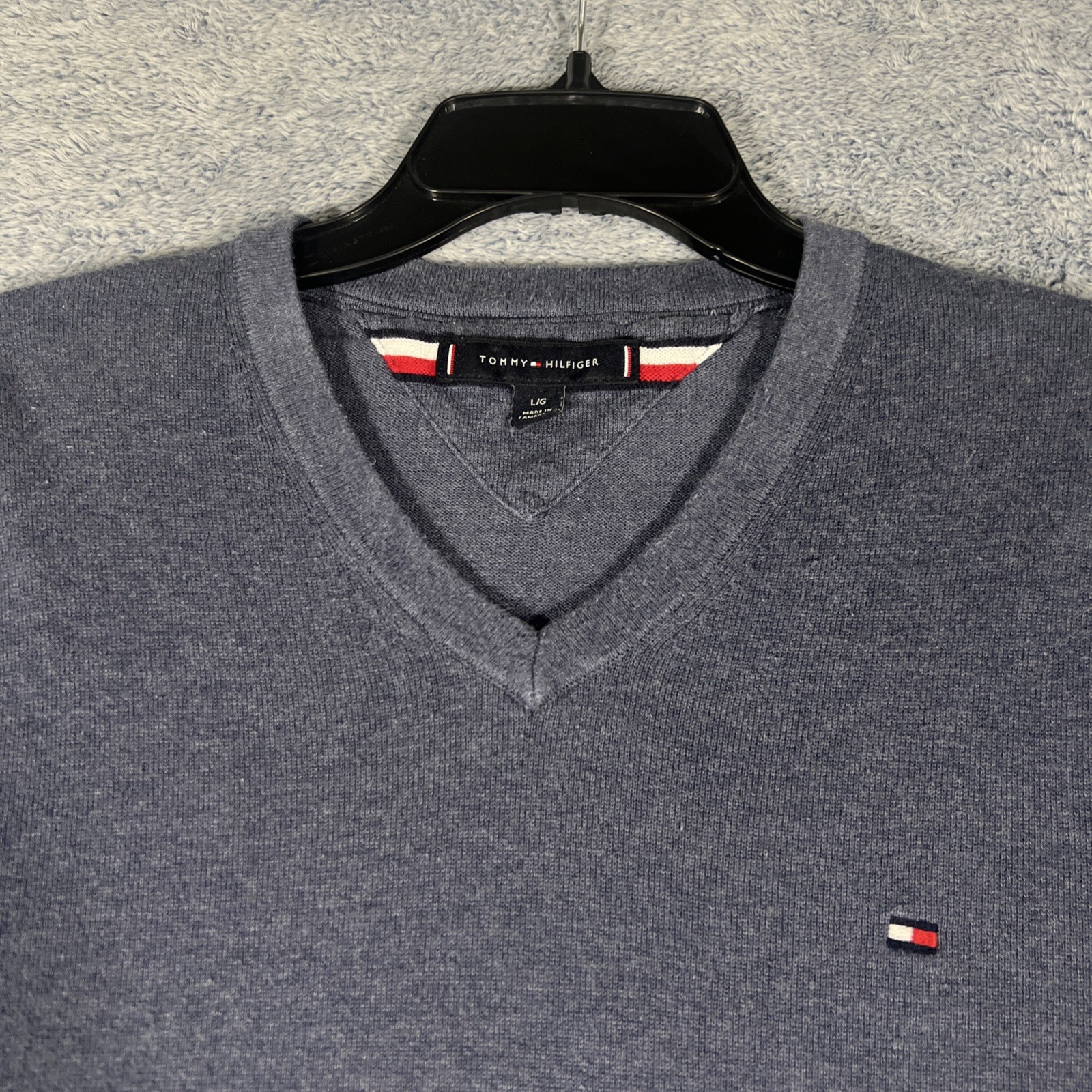 Tommy Hilfiger Essential Long Sleeve V-Neck Sweater Men's Size Large Blue Logo image 2