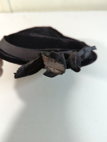 Vintage Abraham & Strauss Women's Hat Black Velvet Ribbon Bow One Size 1959s - Picture 17 of 17