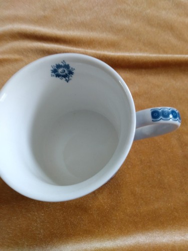 Victoria and Albert Museum Mug Blue Floral Design 3 inch high - Picture 3 of 3
