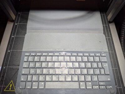 Logitech Type + iPad Air 2 Schutzhülle mit integrierter Tastatur und Kabel