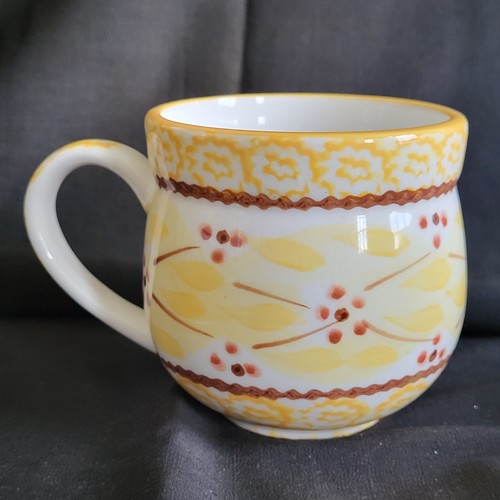 Temptations by Tara Old World Yellow 12 ounce coffee mug - 第 1/14 張圖片