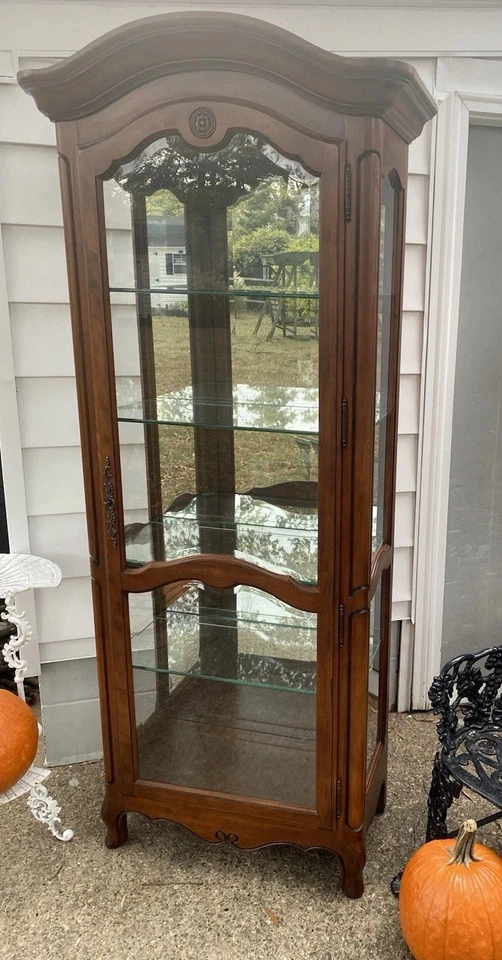 Gabinete de curiosidades francés Ethan Allen Country (26-9208) en excelente estado  Foto 2 de 4