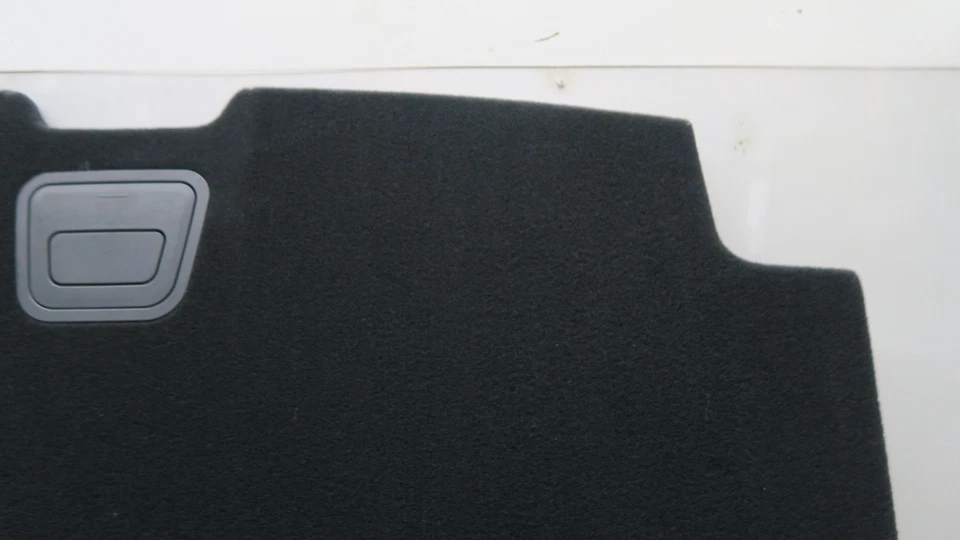 Оригинальная панель крышки багажника заднего багажника Volvo XC60 2018-2022 годов выпуска 32149605 - Изображение 3 из 4