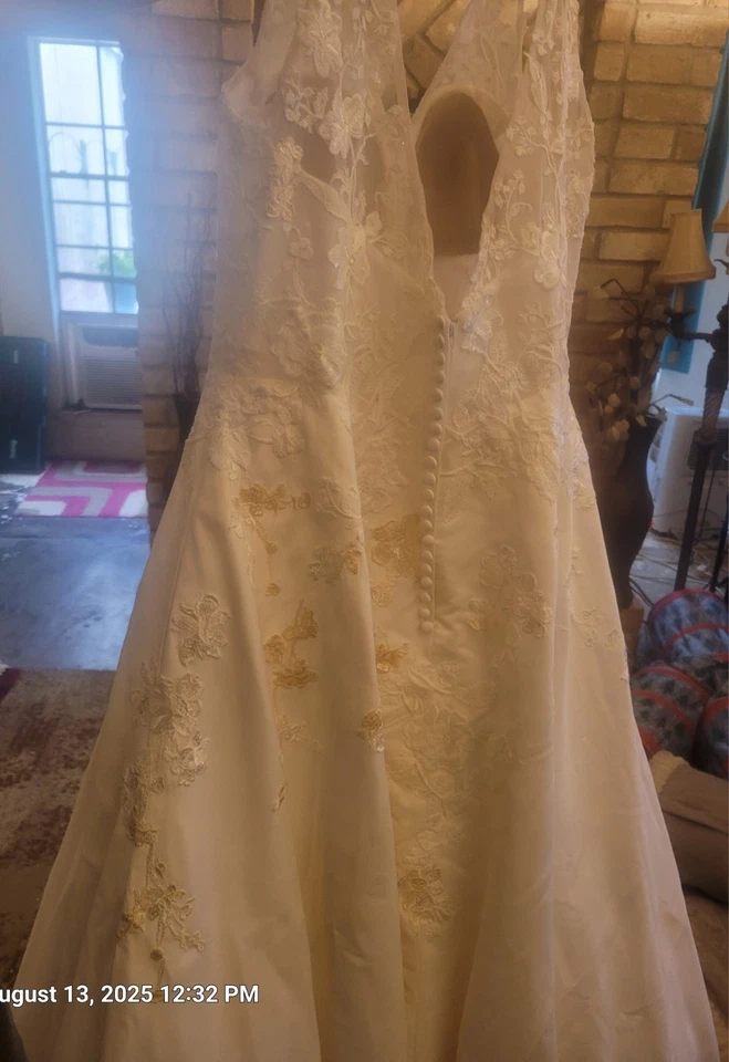 Stella York Wedding Dress Size 16 - Image 4 of 4