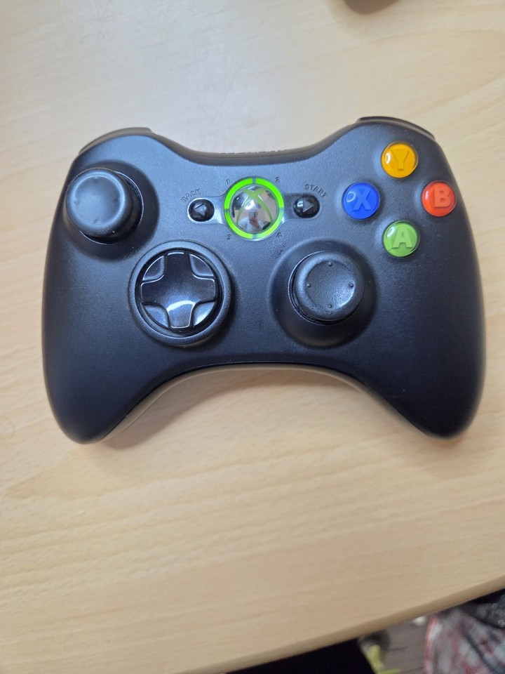 Xbox 360 Slim 250GB Console - Kinect -3X Controllers -Remote Controller ...