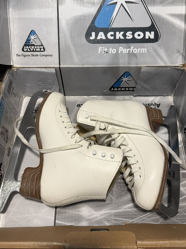 Jackson Mystique Figure Skates Ladies JS1490 Size 4