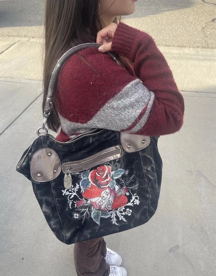 Bolsa feminina Y2k Vintage Ed Hardy "Love is Forever Spirit" braço caveira (não tenho certeza) - Imagem 3 de 4