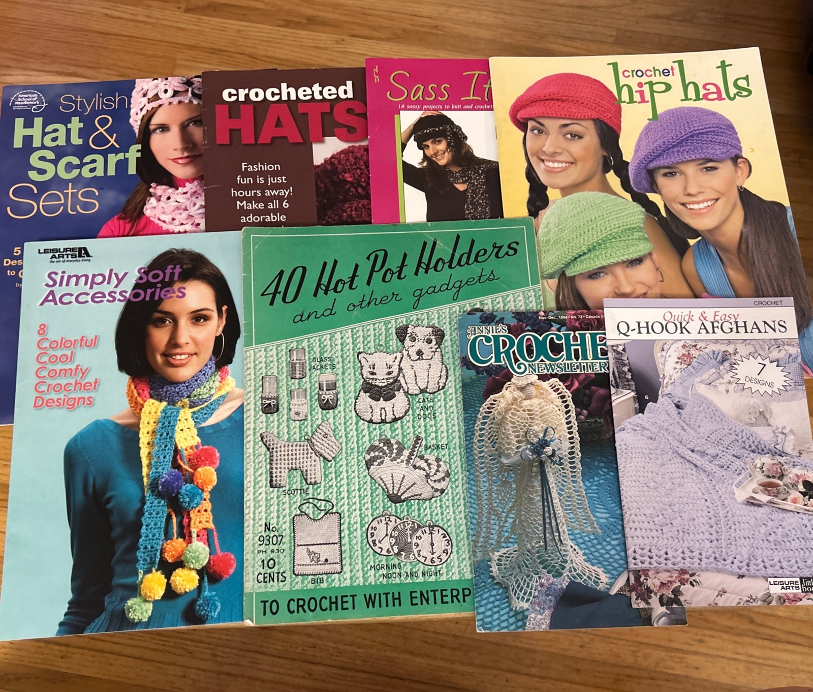 Lot Of 8 Crochet Books And Magazines Hats Scarves Afghans And More   Y0267