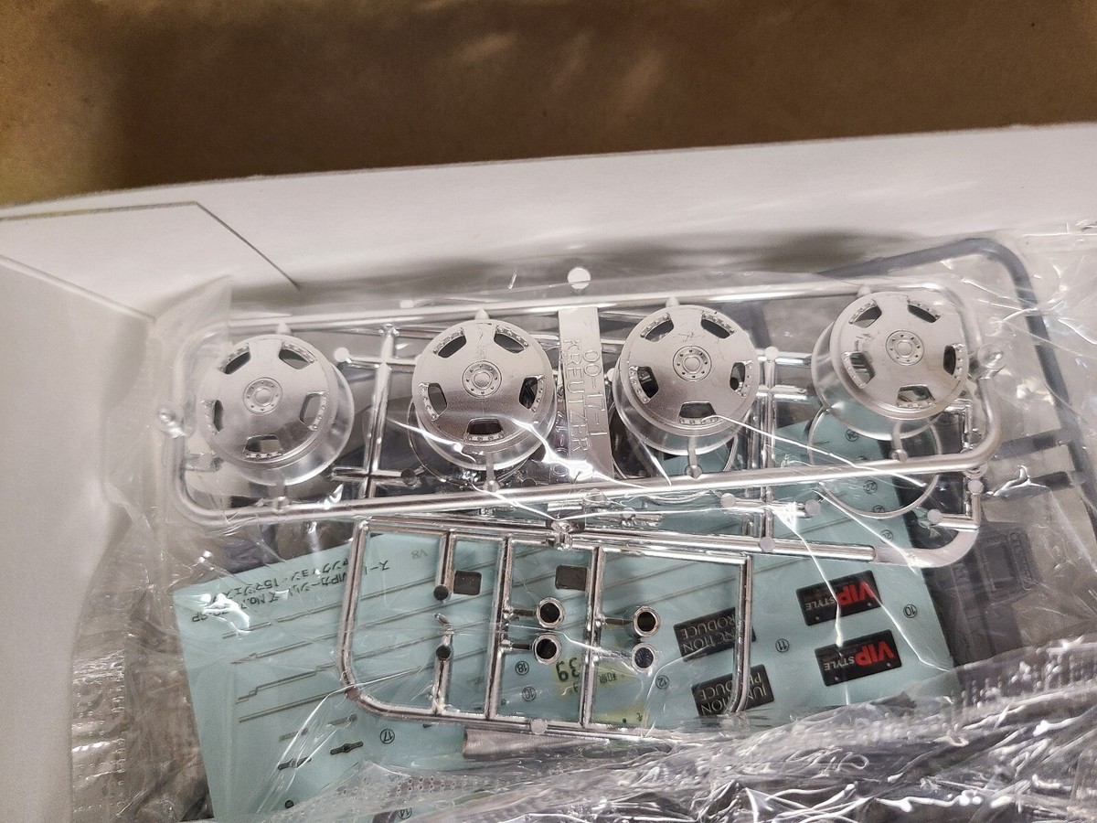 Aoshima Junction Produce JZS151 MAJESTA Euro Grill VIP Car 1/24