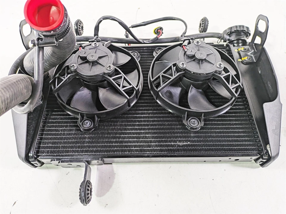 Juego de mangueras de depósito ventiladores de radiador Ducati Hypermotard 939 SP 2018 54840981D Foto 2 de 4