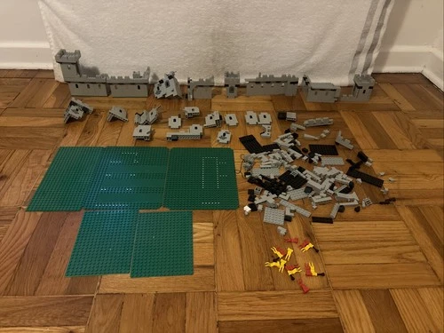 Vintage LEGO Set 6080, King's Castle INCOMPLETE READ DESC