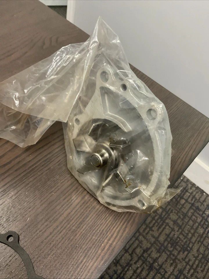 Водяной насос Datsun 240Z 510 - Изображение 3 из 4