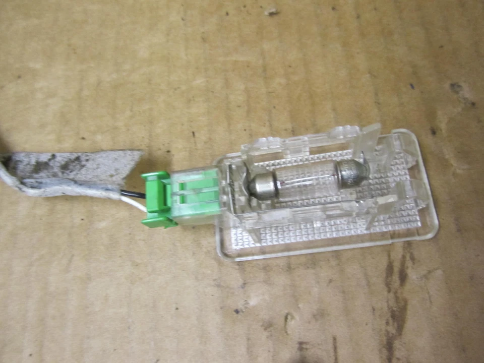 LUZ CORTESÍA VOLVO S80 S 80 99-03 1999-2003 Foto 2 de 2