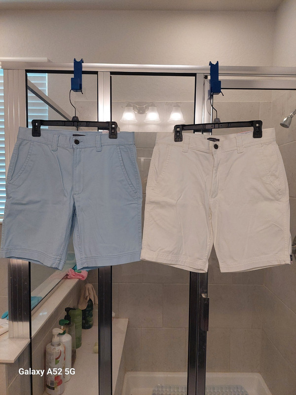 St. John's Bay Flat Front Men's Khaki Shorts, Sz 32, 9", White & Light Blue, NEW