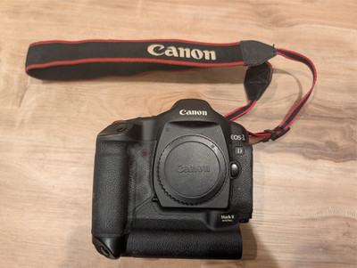 AS-IS - FOR PARTS/REPAIR - Canon 1D Mark II  8.2mp Camera Body Only