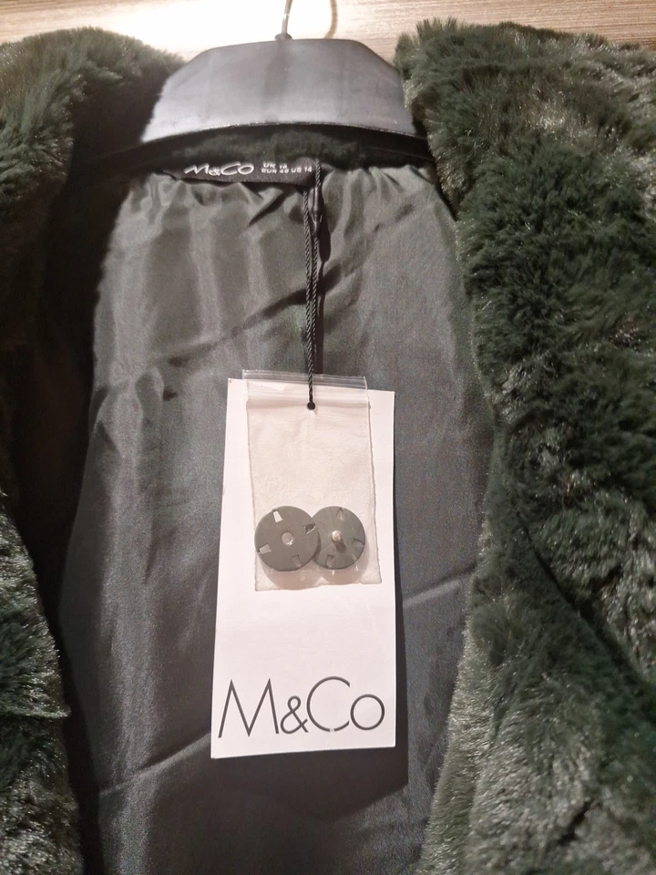M&Co Women's Faux Fur Gilet Size 18 New With Tags - Image 2 of 4