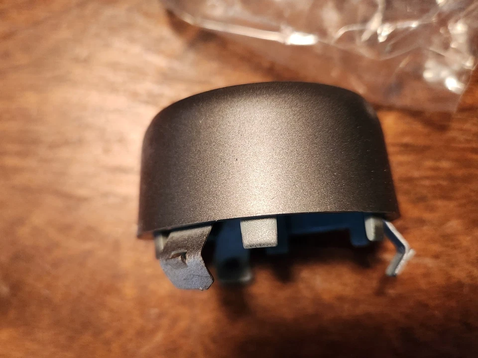 NOS GM Oldsmobile Cutlass Calais Firenza Silver Wheel Center Cap 22531490 - Image 3 of 4