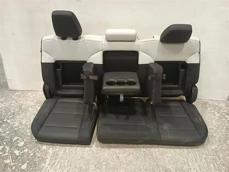 *STAINS* Heated Leather 2nd Row Rear Seat from 2023 Hummer EV 11274542 — 第 2/4 张图片