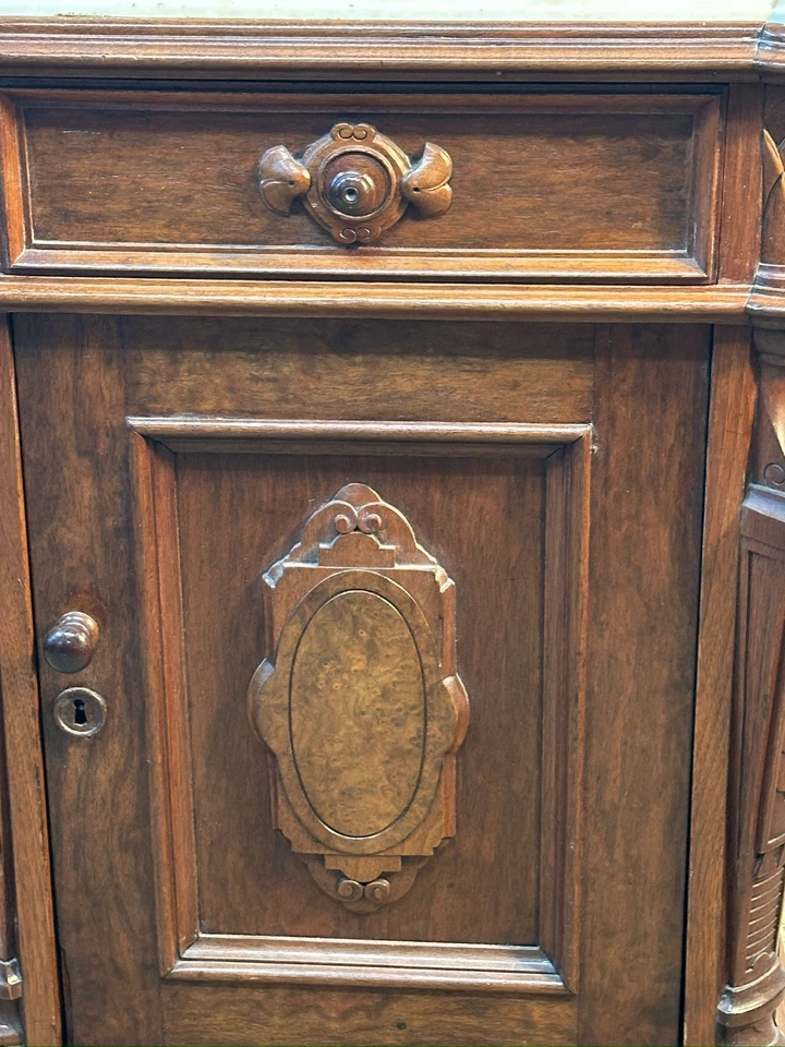 Antigua mesa de noche victoriana de nogal con pedestal de mármol 1860 1/2 cómoda Foto 4 de 4