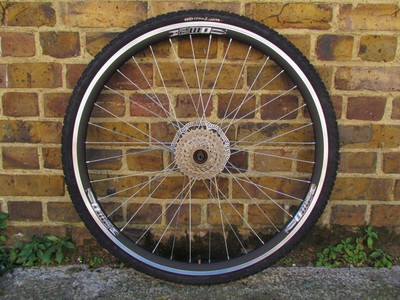 700x38c rear wheel