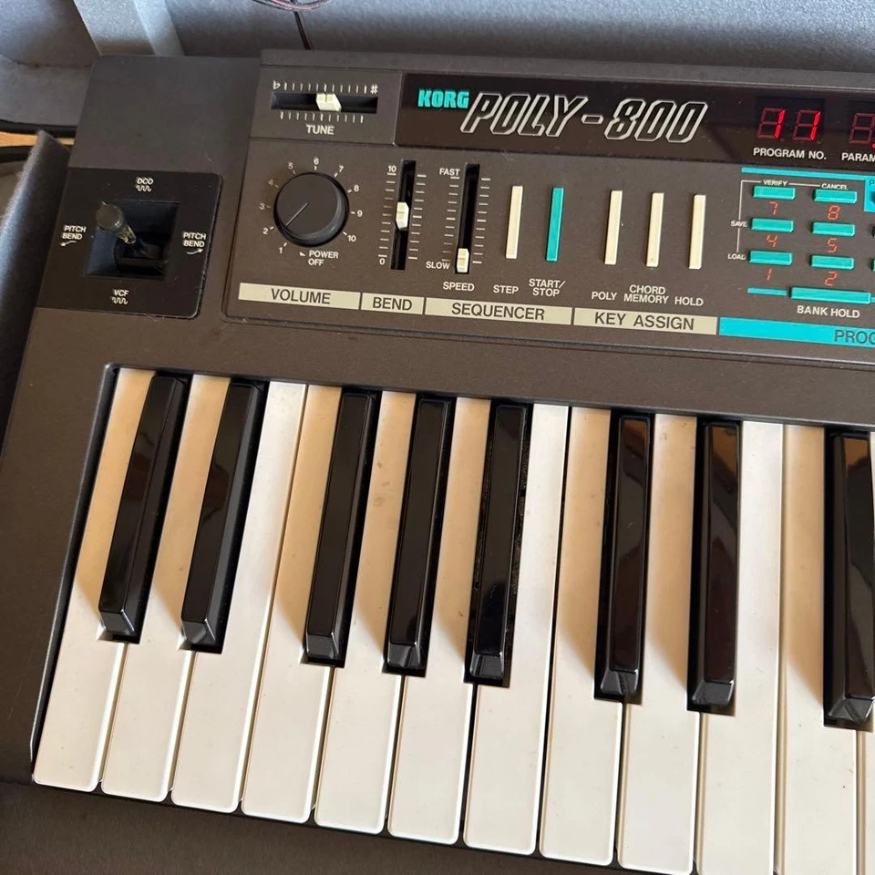 Korg POLY-800 Analog Polyphonic Synthesizer  [Excellent] - Image 3 of 4