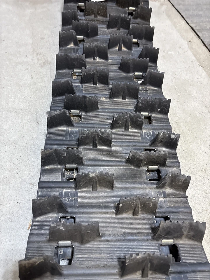 2005 Polaris RMK 900 snowmobile track 5412443 Tread 386 - Image 4 of 4